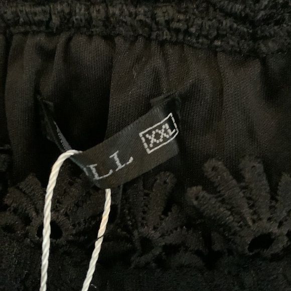 NWT Miholl Black Lacy top with lining and sheer sleeves size XXl - Picture 2 of 6